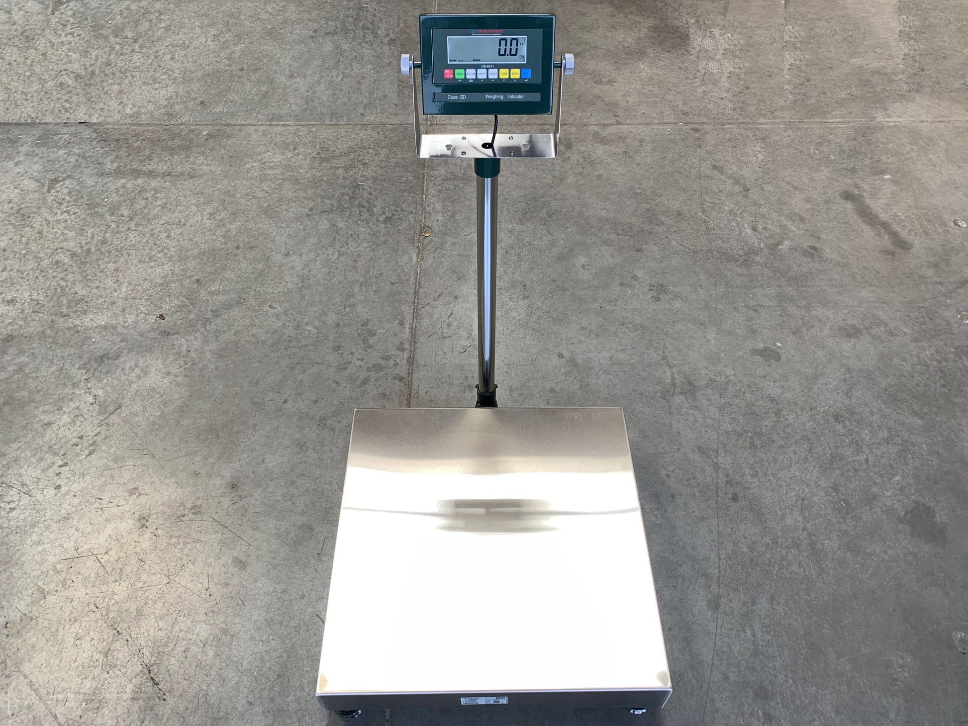 The Semen Tanks - Select Genetics Bench Cryo-Alert Scale 24"x24" (90 lbs) with US-6011 Indicator and STACKLIGHT is designed for industrial use, ideal for semen storage or integration with tank alarm systems.