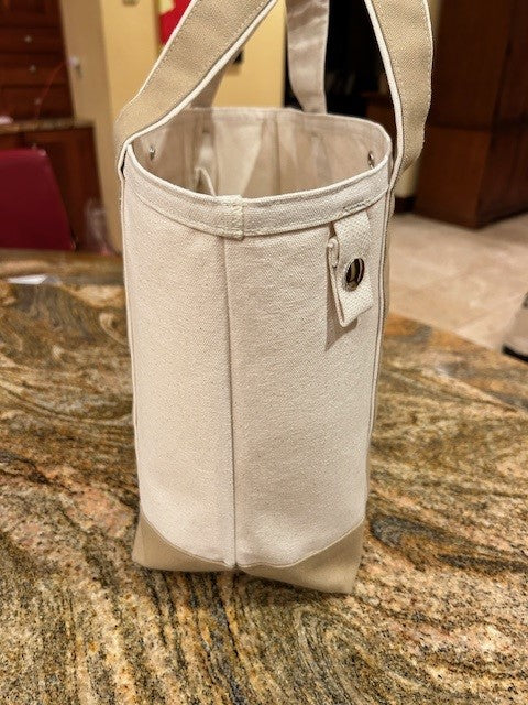 The Totes for Everyday Use by Semen Tanks - Select Genetics, in beige accent and available with 18 or 24 inch straps, offers ample space and dual handles—ideal for carrying your daily essentials.